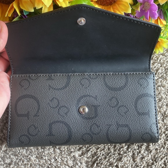 NWT black guess wallet - Picture 4 of 7